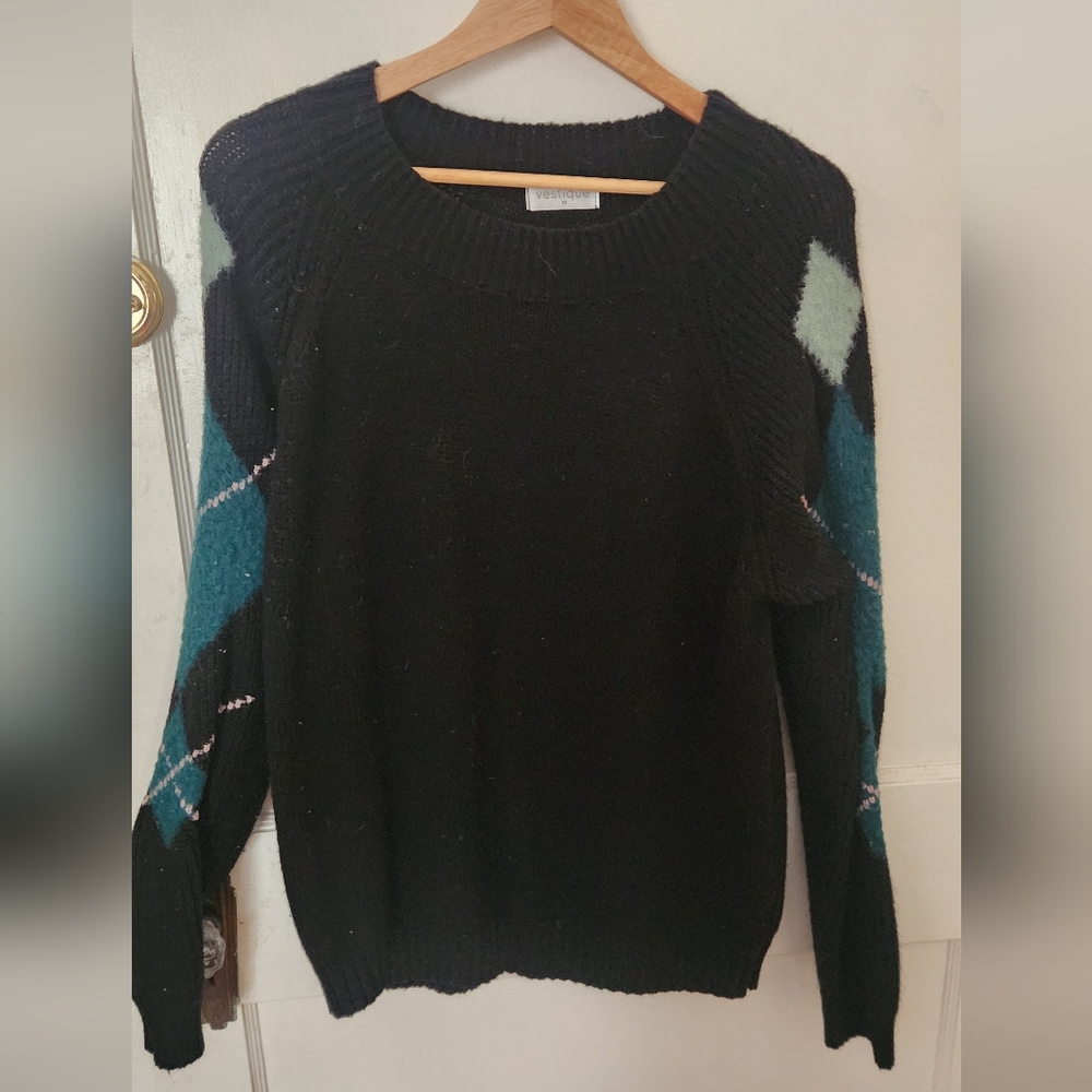 Vestique Size Medium Women's Black Argyle Sweater